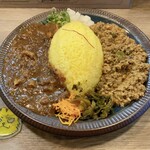 Bears curry - 2種盛り　1,000円(税込)