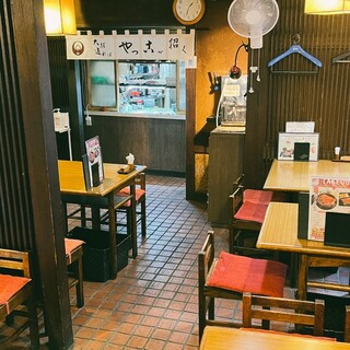 歴史を感じる外観とアットホームで居心地の良い空間