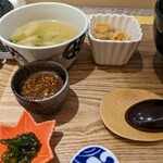 キッチンはらちゃん - お味噌汁、小鉢、香の物、ねぎだれ