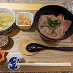 キッチンはらちゃん - 特製ねぎだれ牛炙り丼  全体