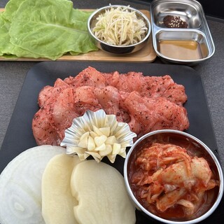 Korean Cuisine such as chicken gyeopsal, sundubu, and chumokbap are available♪