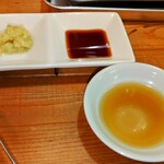 全力！！ソーセージ！ - 塩にゴマ油、レバー刺しのように食べますよ