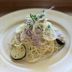 オマエダ カフェ - 料理写真:豚バラとズッキーニのレモンオイル　1080円