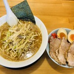 Ramen Shopputsubaki - ネギ味噌ラーメンと豚たま丼