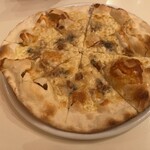 Pasta & Pizza RUMBLE - ハニー（ゴルゴンゾーラ、くるみ、ハチミツ）