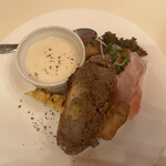 Pasta & Pizza RUMBLE - 前菜盛り合わせ
      ・砂肝としいたけのコンフィ
      ・玉ネギのキッシュ
      ・ラタトゥイユ
      ・玉ネギのスープ
      ・鶏レバーのパテ（たぶん…）
      ・生ハム