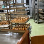 塩パン屋 パン・メゾン - たくさん焼いてます