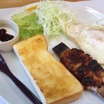 ぽん太 - トースト・五平餅・目玉焼き・サラダ・ヨーグルト