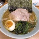 横浜らーめん 武蔵家 - 特製らーめん 並 (850円)