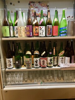 吟醸マグロ - 飲み放題のお酒コーナー