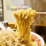 屯ちん - 「味噌ラーメン」の麺 ※ちぢれ麺
            2023年9月14日