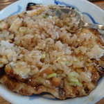 鮨 笹元 - グラタンの残り汁に寿司飯と刻み葱を加えて混ぜる