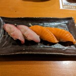 Sushi Izakaya Yataizushi - はまち175円✕4貫、とろサーモン285円✕4貫