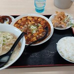 シンリュウカク - 日替わり麻婆豆腐とんこつらーめん780円