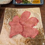 焼肉 絆 - 特上塩タン！