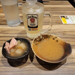 47都道府県の日本酒勢揃い 富士喜商店 - お通しとしじみ汁、ジムビームハイボール