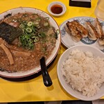 バリバリジョニー - 湖国ブラックラーメン、餃子定食