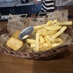 250yenBAR LAPiN - 【2023.9.14(木)】チキン＆チップ690円