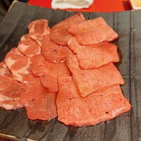 和牛とタン 焼肉 とみ 新橋本店 - 