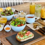 SYCAMORE CAFE TERRACE - アボカドとぎんひかりのオープンサンド