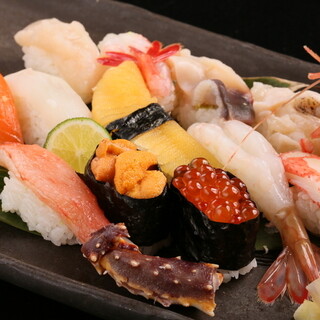 您可以享用我们推荐的握寿司，享受当日的时令风味。