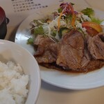 お食事処アケミ - 定食の全体像