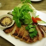 タイ国料理　チャイタレー - 豚上カシラ肉ハーブ炙り焼き850円