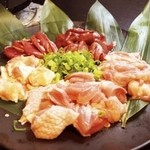 土佐赤牛 四万十鶏 炭火焼和 - 朝〆若鶏盛り合わせ