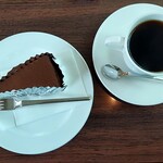 いちょう並木 - チョコレートケーキとブレンドコーヒー