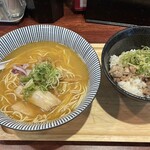 焼きあご塩らぁ麺 角とび - 