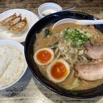 手打ち中華 こころ - 料理写真:特みそらーめん　追加でミニ餃子セット