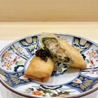 京都 鮨 もと樹 - 毛ガニと春雨紫蘇の春巻き キャビア乗せ