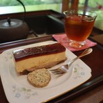 茶房ひとひら - ◉キャラメルクレームトルテ／400円税込
            ◉アイスティー（アールグレイ）／400円税込