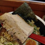 俺の中華たなか家 - 「柔らか♥チャーシュー」リフト⤴️蓮華に載せるのも大変大きさです（≧∇≦）(笑)　