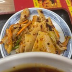 鶏西大冷麺 - 乾豆腐和え と 上ミノ和え