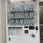 Keisei Daireimen - 店舗前の昆虫食自販機w
