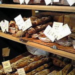 お店の棚のパン♪