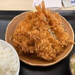 とんかつ　かつや - コレはいい盛りっぷり。しかも豚汁よ！