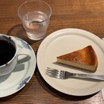 MUTO coffee roastery - 主役はもちろんコーヒーですが、チーズケーキも逸品