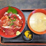 カネセイ - マグロとブリの漬丼＆豚汁