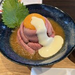 早亀食堂 - とても美しい盛り付けのローストビーフ丼