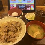 すき家 - 料理写真:いつもの中盛り＆卵、お新香、味噌汁セット