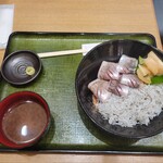 丼処 山助 - 釜揚げしらす真あじ丼(税込968円)