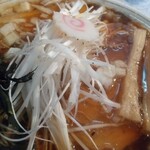 鳥人 - しょうゆに白ネギトッピングアップ