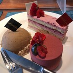 ドゥブルベ・ボレロ 大阪本町店 - 時計回りにガトーフレーズ、マイレディ、モンブラン