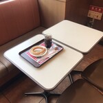 ミスタードーナツ - テーブル・椅子