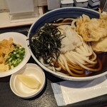 手打うどん 長谷沼 - とり玉天ぶっかけ