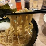 Yokohama Iekei Isshin - 麺