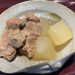 そば 六郷 - グラスフェッドで育てた牛スネ肉の煮込みと冬瓜