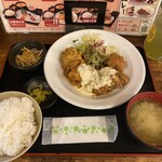 屋台居酒屋 大阪 満マル - 「チキン南蛮定食」780円（税込）一応小鉢も付いてコレなら文句はないですね